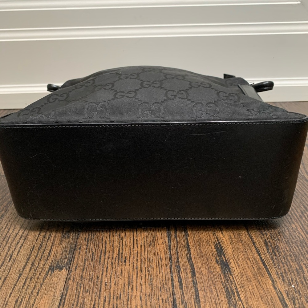 Authentic Gucci Shoulder Bag - Picture 2 of 8